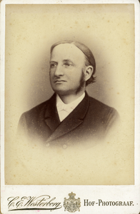 104482 Portret van A.H. Duval Slothouwer, geboren 1838, predikant te Utrecht (1875-1893), overleden 1893. Borstbeeld ...